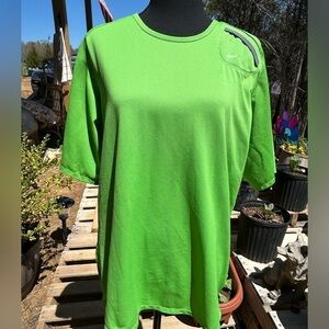 Nike sphere dry. Size L